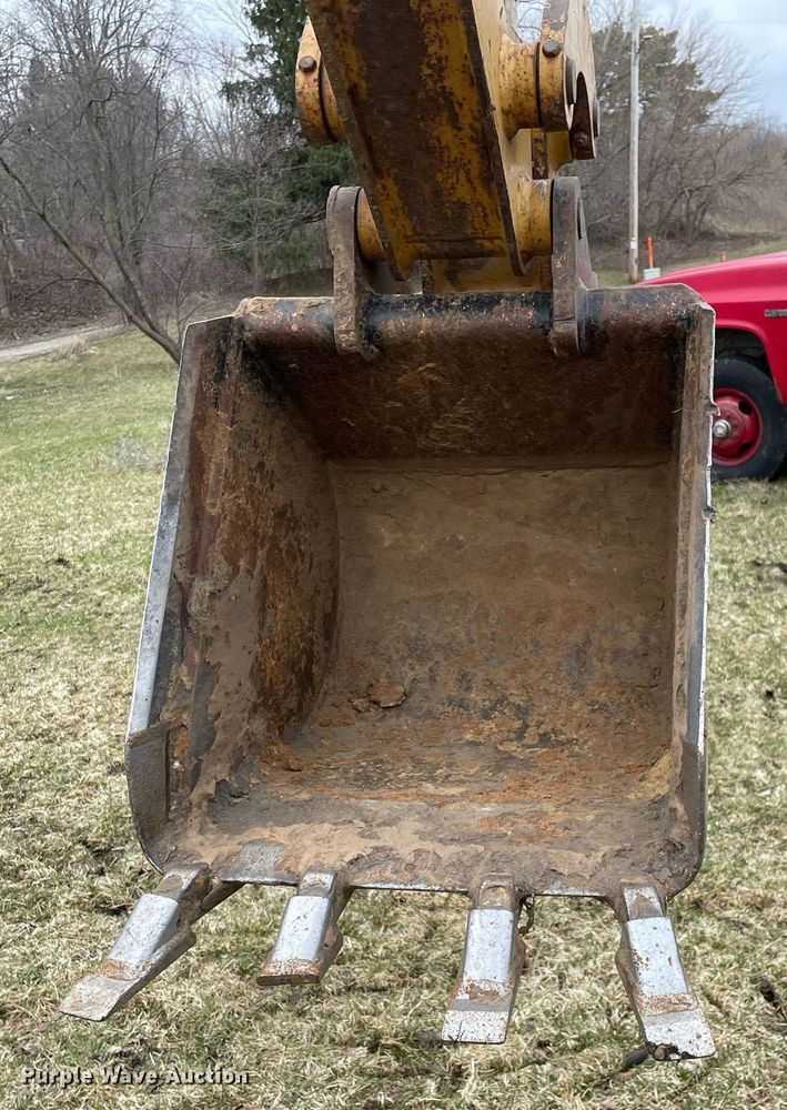 image for item LJ9596 2005 Vermeer RT650  cable plow