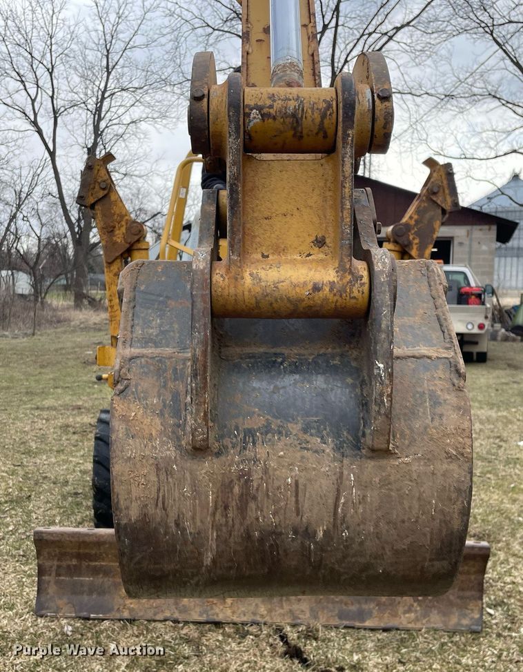 image for item LJ9596 2005 Vermeer RT650  cable plow