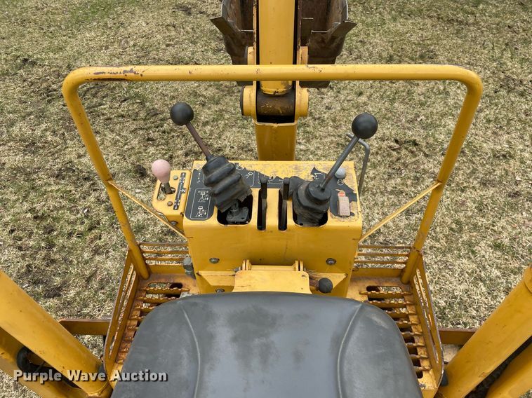 image for item LJ9596 2005 Vermeer RT650  cable plow