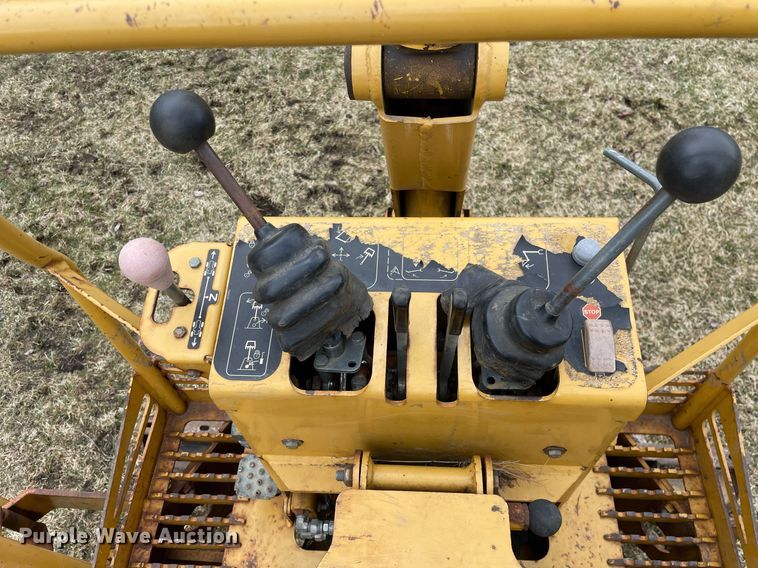 image for item LJ9596 2005 Vermeer RT650  cable plow