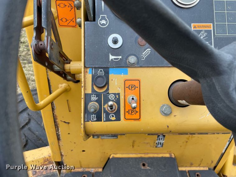 image for item LJ9596 2005 Vermeer RT650  cable plow