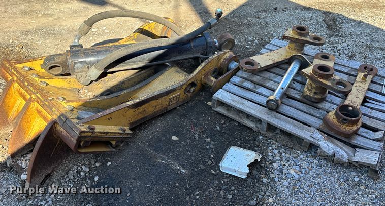 image for item LN9126 Caterpillar 330D  excavator thumb