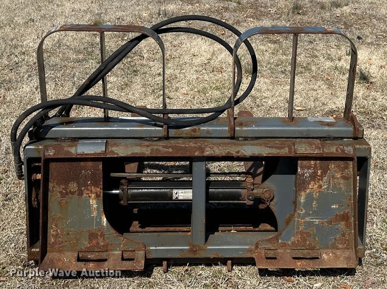 2017 Edge Attachments HDS42B0500 skid steer forks in Bonner Springs, KS Item LN9151 sold