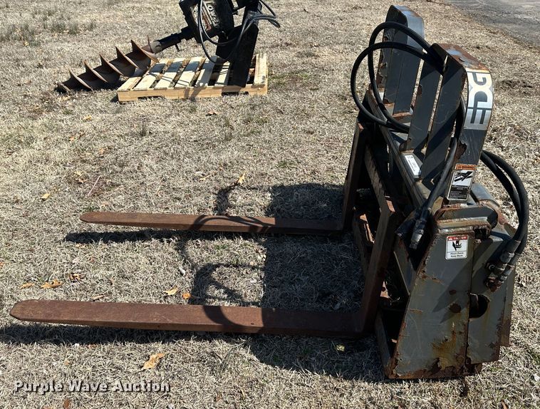 2017 Edge Attachments HDS42B0500 skid steer forks in Bonner Springs, KS Item LN9151 sold