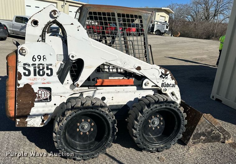 image for item LP9855 2002 Bobcat S185  skid steer loader