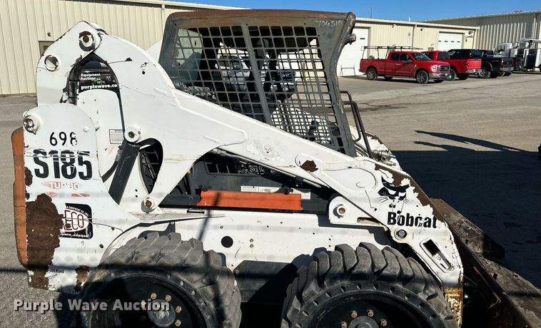 image for item LP9855 2002 Bobcat S185  skid steer loader