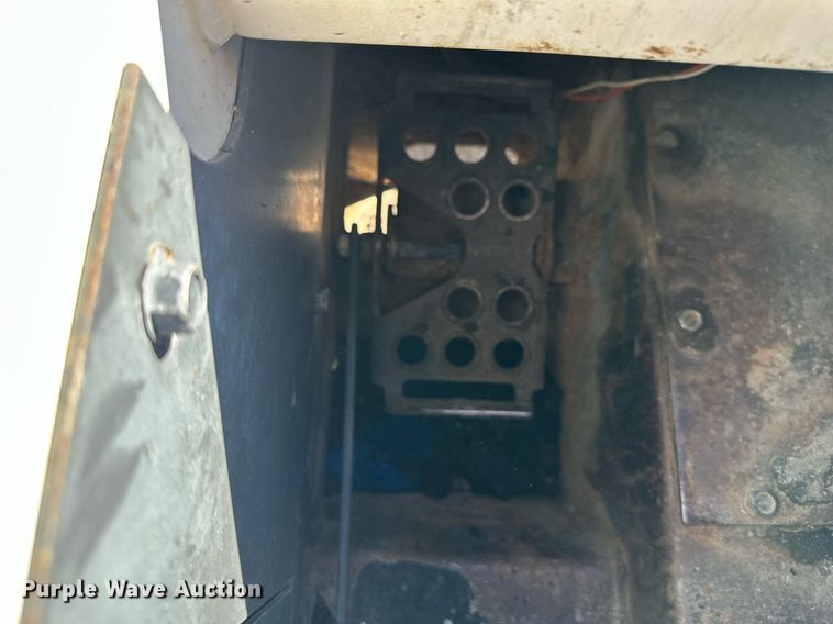 image for item LP9855 2002 Bobcat S185  skid steer loader