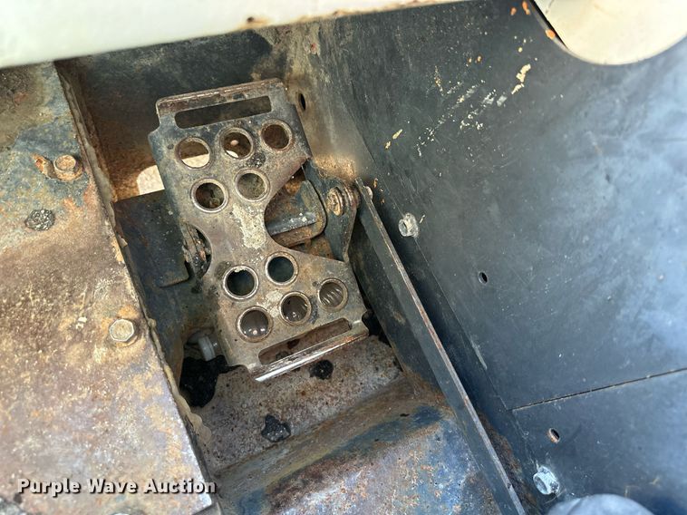 image for item LP9855 2002 Bobcat S185  skid steer loader