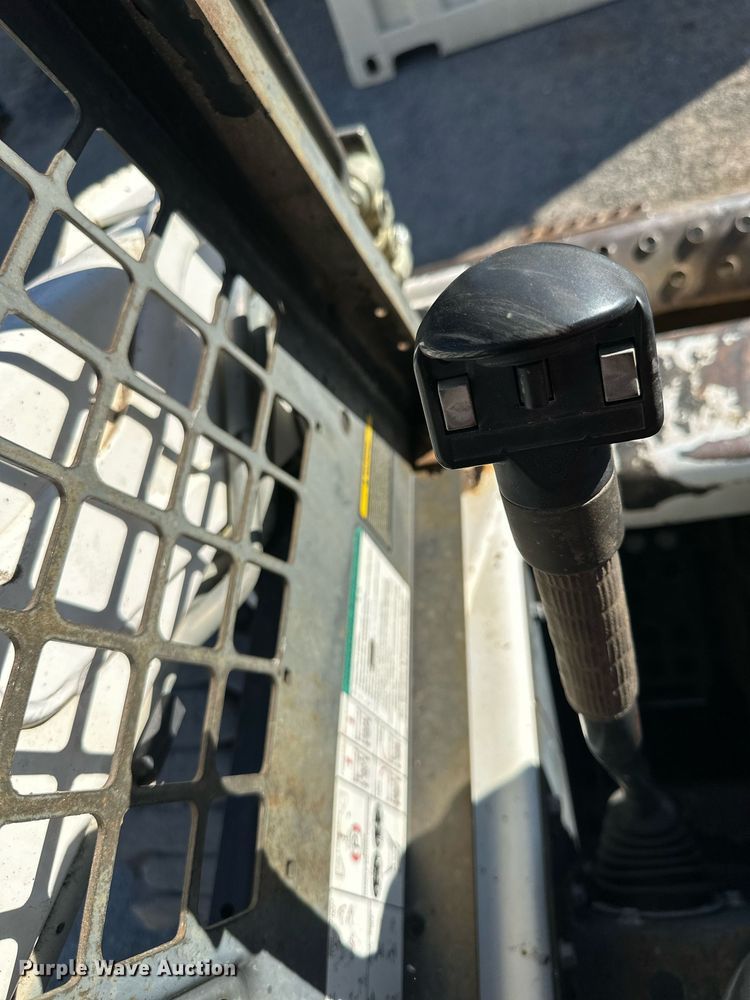 image for item LP9855 2002 Bobcat S185  skid steer loader