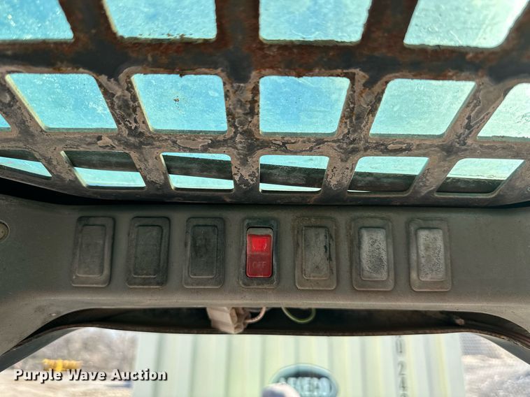 image for item LP9855 2002 Bobcat S185  skid steer loader