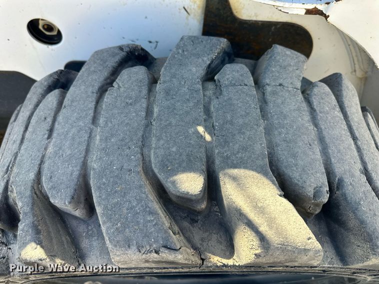 image for item LP9855 2002 Bobcat S185  skid steer loader