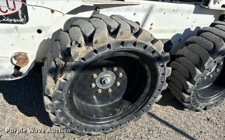 image for item LP9855 2002 Bobcat S185  skid steer loader