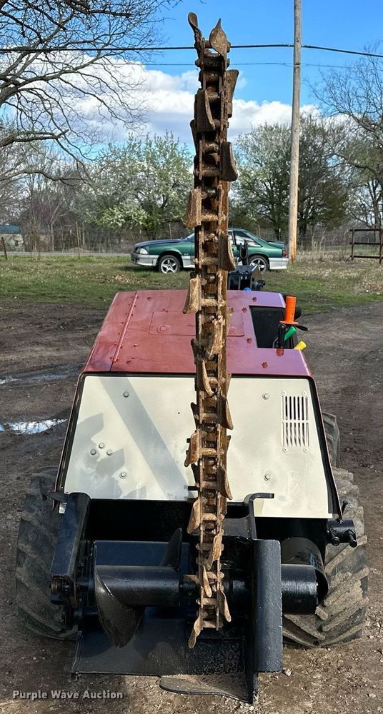 image for item LR9563 2006 Ditch Witch 410SX  trencher