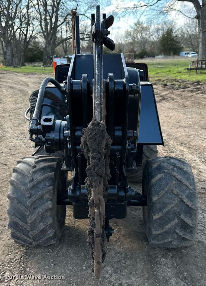 image for item LR9563 2006 Ditch Witch 410SX  trencher