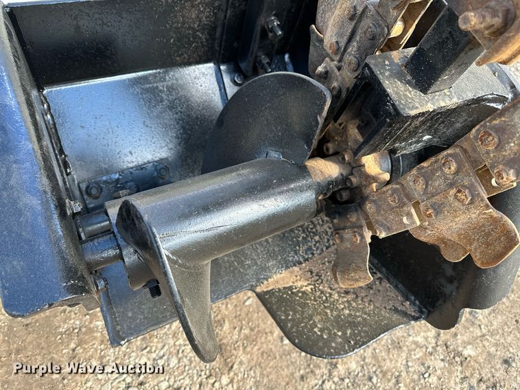 image for item LR9563 2006 Ditch Witch 410SX  trencher