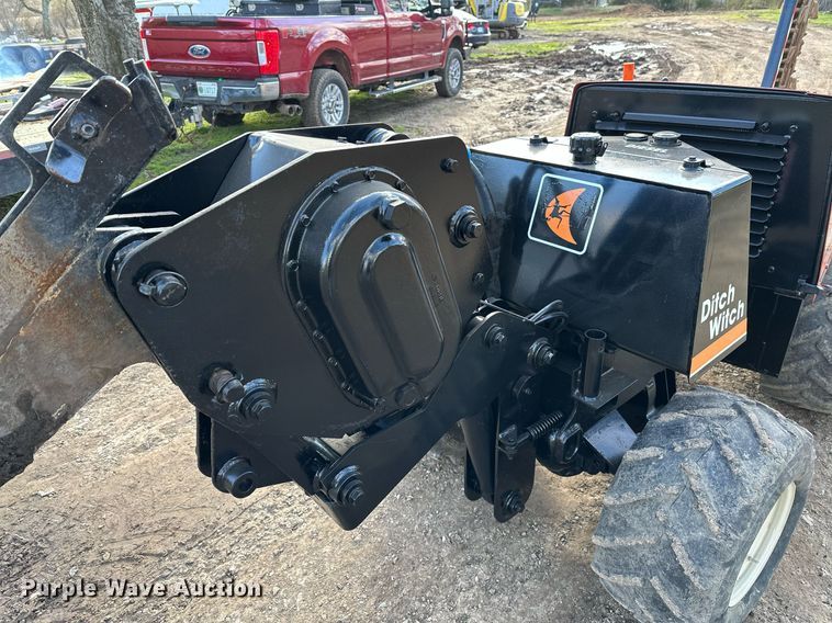 image for item LR9563 2006 Ditch Witch 410SX  trencher