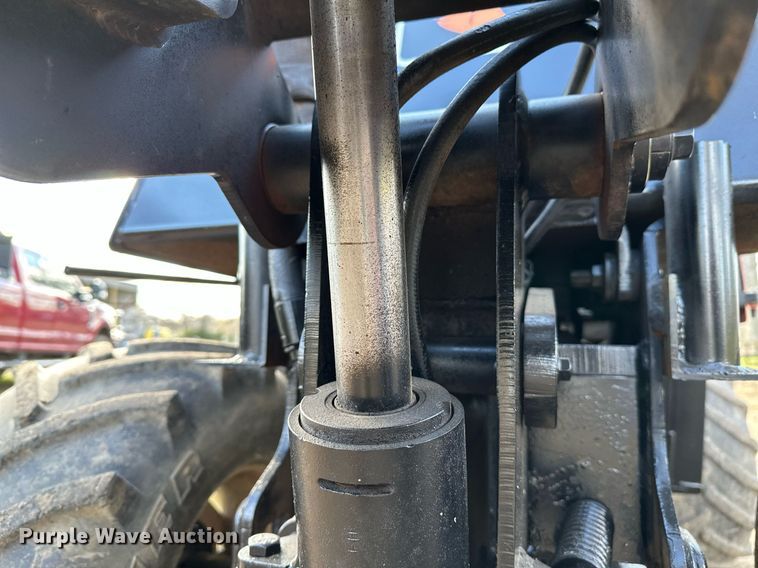 image for item LR9563 2006 Ditch Witch 410SX  trencher