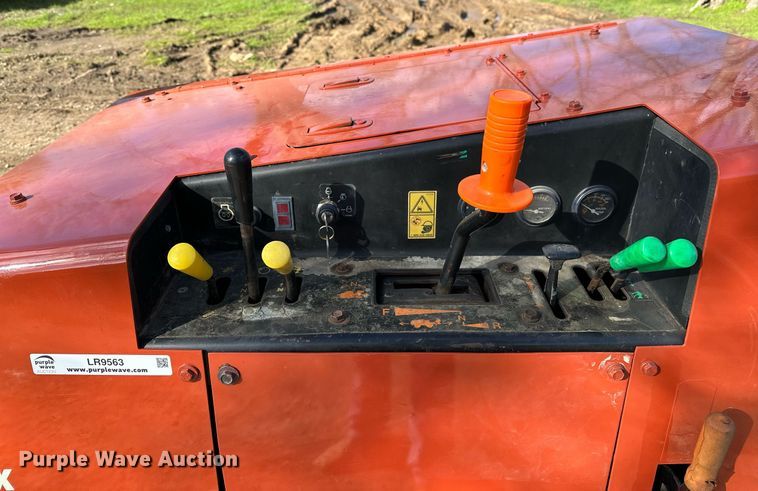 image for item LR9563 2006 Ditch Witch 410SX  trencher