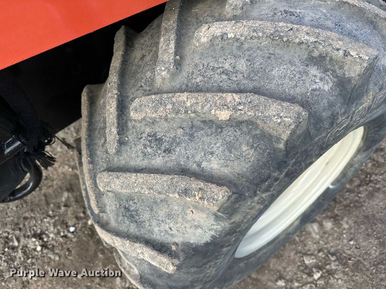 image for item LR9563 2006 Ditch Witch 410SX  trencher