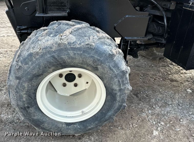 image for item LR9563 2006 Ditch Witch 410SX  trencher