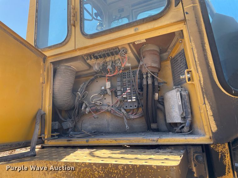 image for item LT9600 1996 John Deere 644G  wheel loader