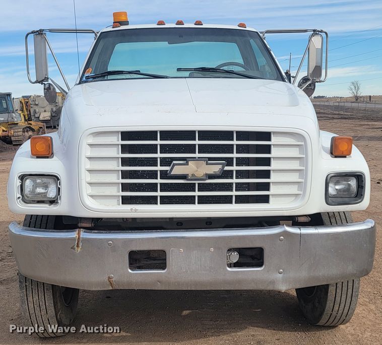 image for item LV9343 2001 Chevrolet C7H042  truck cab and chassis