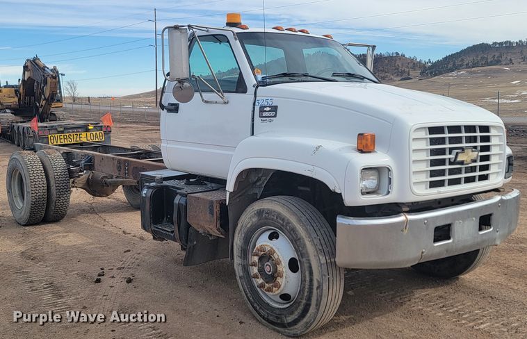 image for item LV9343 2001 Chevrolet C7H042  truck cab and chassis