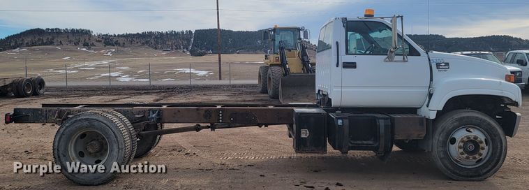 image for item LV9343 2001 Chevrolet C7H042  truck cab and chassis