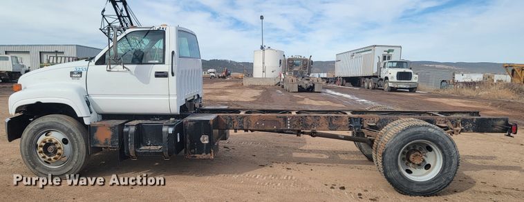 image for item LV9343 2001 Chevrolet C7H042  truck cab and chassis