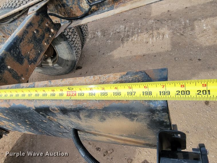 image for item LV9343 2001 Chevrolet C7H042  truck cab and chassis