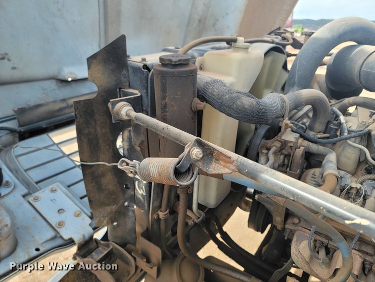 image for item LV9343 2001 Chevrolet C7H042  truck cab and chassis