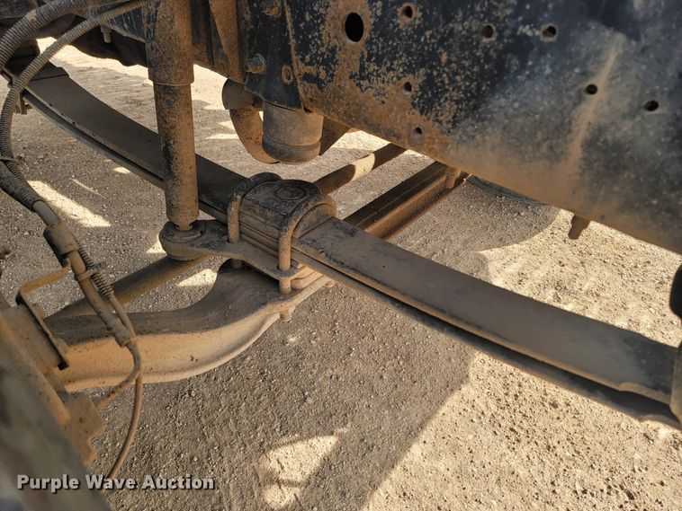 image for item LV9343 2001 Chevrolet C7H042  truck cab and chassis