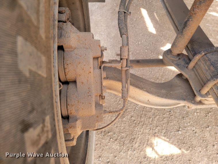 image for item LV9343 2001 Chevrolet C7H042  truck cab and chassis