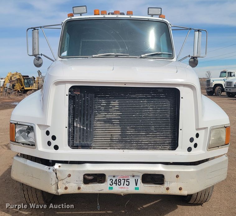 image for item LV9346 1992 Ford LTL9000  water truck