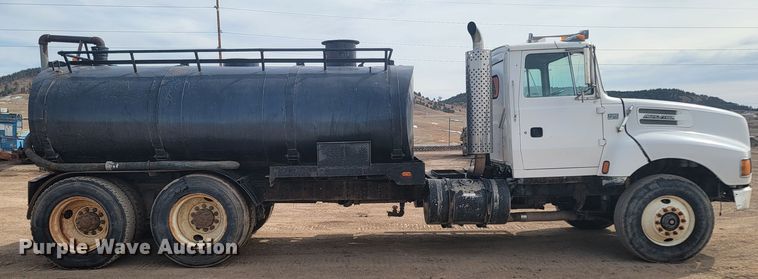 image for item LV9346 1992 Ford LTL9000  water truck