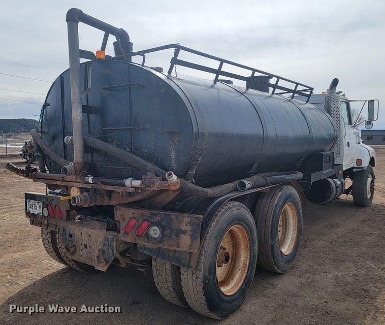 image for item LV9346 1992 Ford LTL9000  water truck