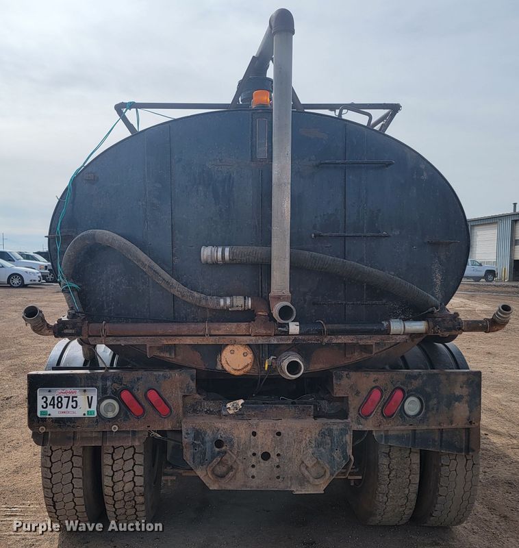 image for item LV9346 1992 Ford LTL9000  water truck