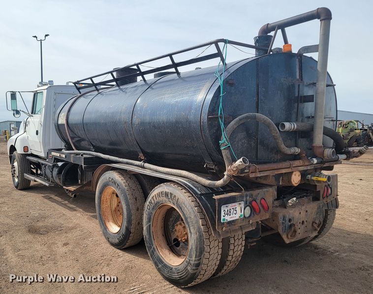 image for item LV9346 1992 Ford LTL9000  water truck