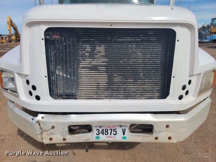 image for item LV9346 1992 Ford LTL9000  water truck