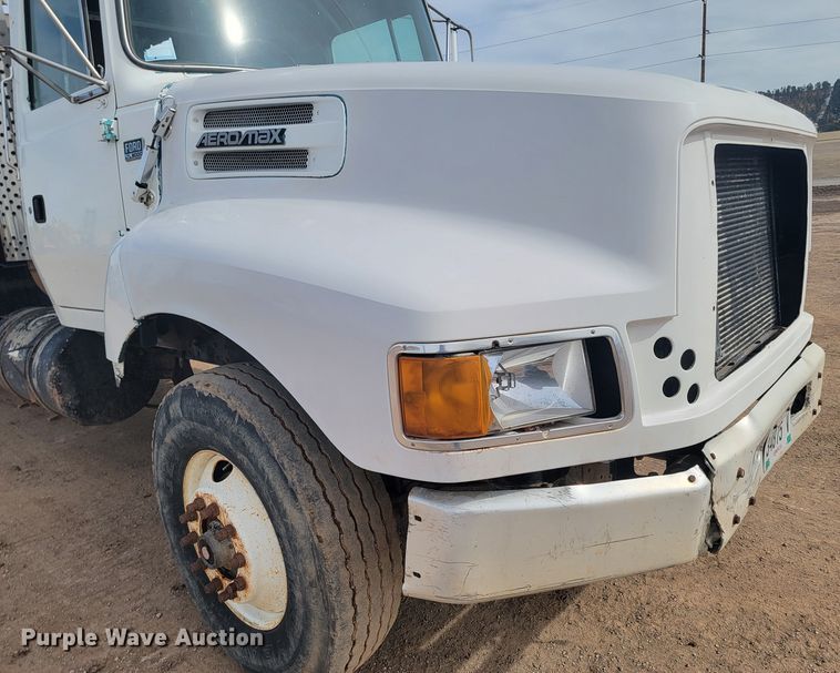 image for item LV9346 1992 Ford LTL9000  water truck