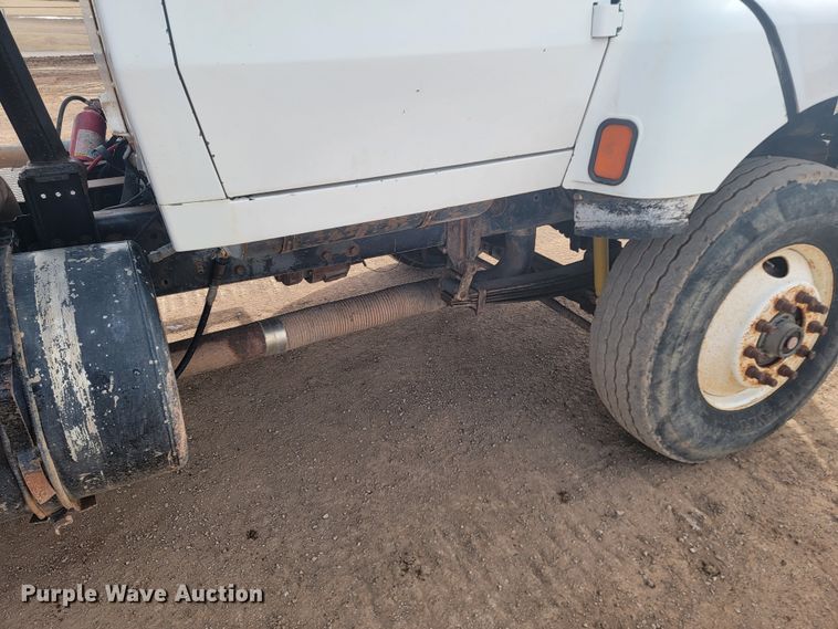 image for item LV9346 1992 Ford LTL9000  water truck