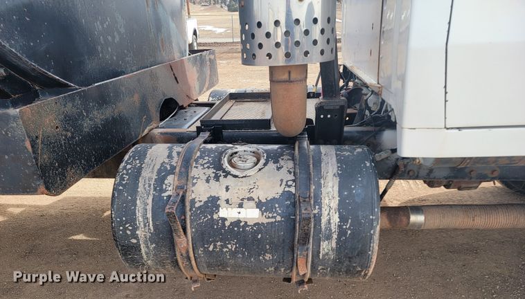 image for item LV9346 1992 Ford LTL9000  water truck