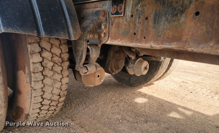 image for item LV9346 1992 Ford LTL9000  water truck