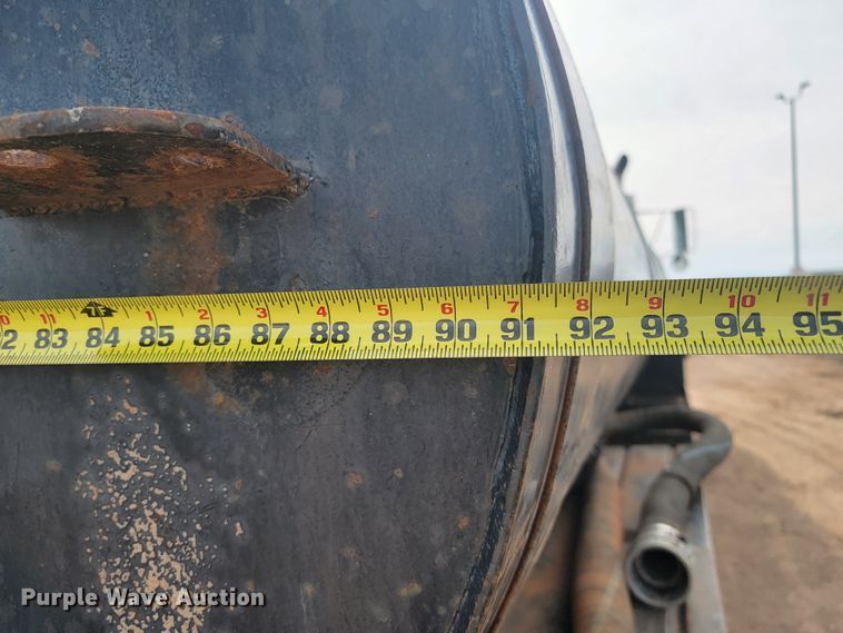 image for item LV9346 1992 Ford LTL9000  water truck