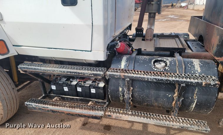 image for item LV9346 1992 Ford LTL9000  water truck