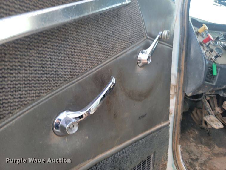 image for item LV9346 1992 Ford LTL9000  water truck