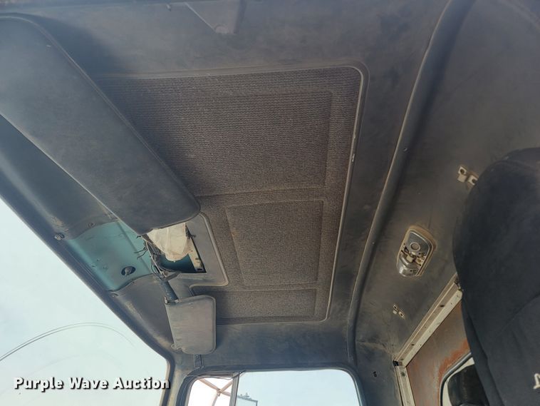 image for item LV9346 1992 Ford LTL9000  water truck