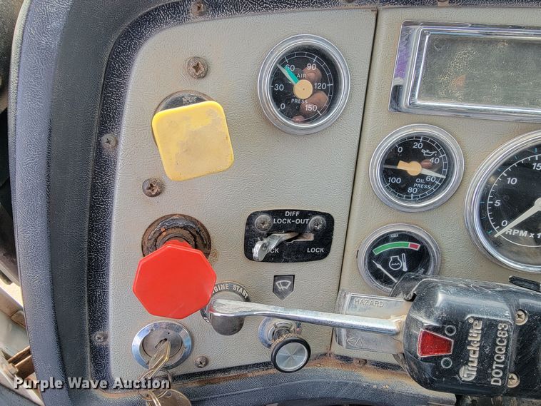 image for item LV9346 1992 Ford LTL9000  water truck