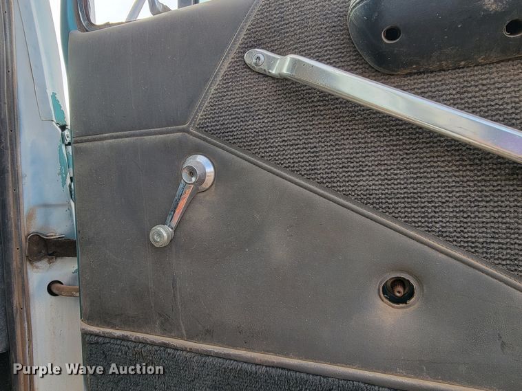 image for item LV9346 1992 Ford LTL9000  water truck