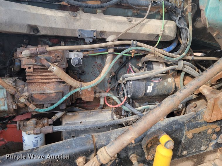 image for item LV9346 1992 Ford LTL9000  water truck